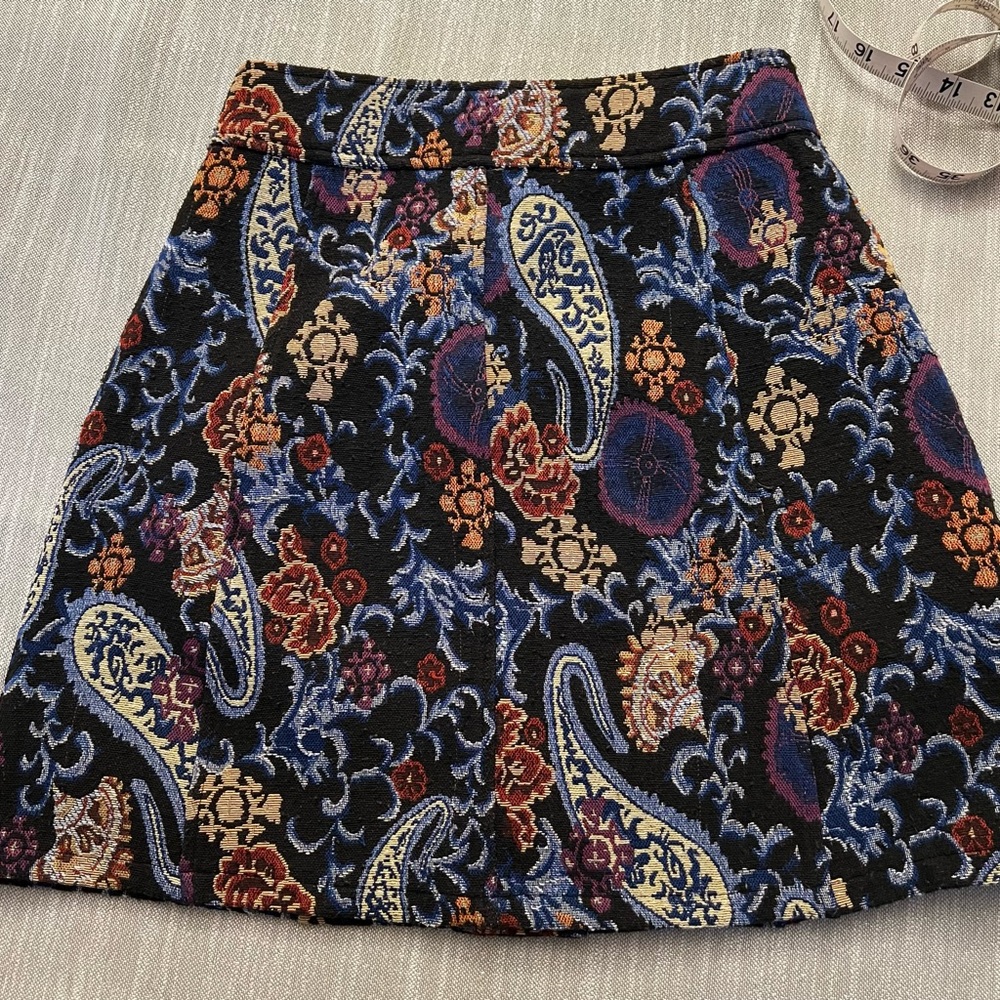 Mini Skirt Bright & Beautiful retro 60s mod in black with paisley pattern. XS